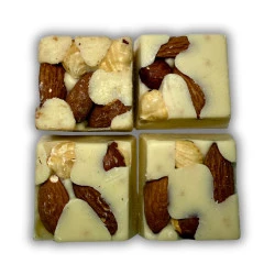 Bombom de Nuts Chocolate Branco Granel